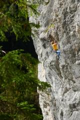 Plezanje v Burjakovih pečeh - avtor fotografije Tomo Jesenicnik (2)